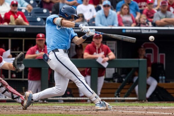 Carolina do Norte vence Oklahoma e força o jogo 3 das finais da College World Series