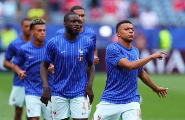 França tem pedido para usar braçadeiras pretas em homenagem à mãe de Deschamps negado