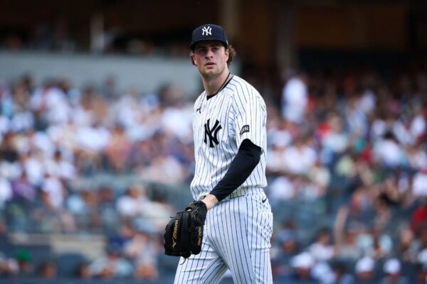 Cam Schlittler dispara contra o troll com uma reação épica de 2 palavras depois de dominar o desempenho na vitória dos Yankees contra os Reds