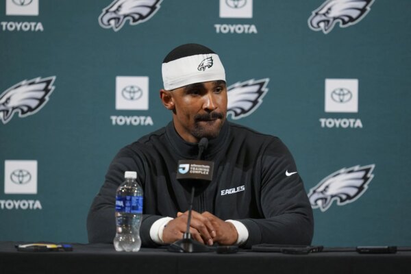 Jalen Hurts recebe mensagem de 4 palavras da marca Jordan enquanto Eagles QB representa a camisa do Brasil na sessão de treinos