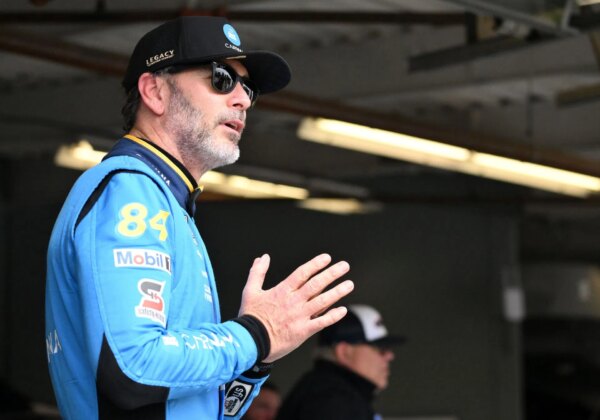 Jimmie Johnson chama os pilotos da NASCAR por “desrespeito” após a caótica Coronado Street Race