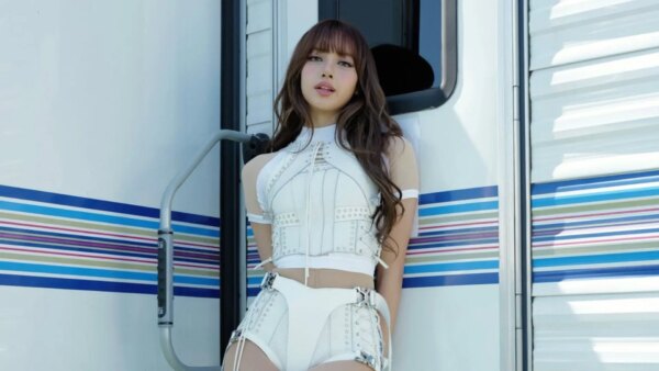 Lisa: “Tão animada” – Fãs emocionados quando Lisa do BLACKPINK confirma os planos para um novo álbum antes de sua residência no VIVA LA LISA em Vegas