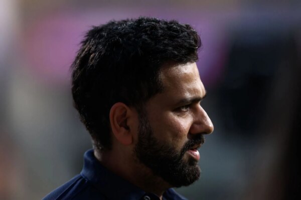 Rohit Sharma intervém enquanto guarda-costas afasta fã no aeroporto após ODIs IND vs AFG 2026 [Watch]
