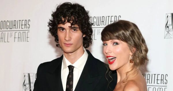 Que músicas Sombr tocou antes da introdução de Taylor Swift no Songwriters Hall of Fame? Ex responde depois que Swift diz que vai superar seu Spotify Wrapped