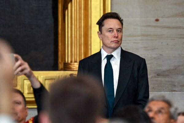Ashley St. Clair diz que Elon Musk está ameaçando processar Ro Khanna “por puro despeito” depois que ele alegou que cortes de financiamento da USAID levaram à morte de crianças