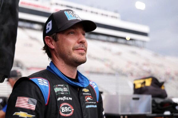 Depois de anos afastado, Lee Pulliam está perseguindo negócios inacabados com a JR Motorsports