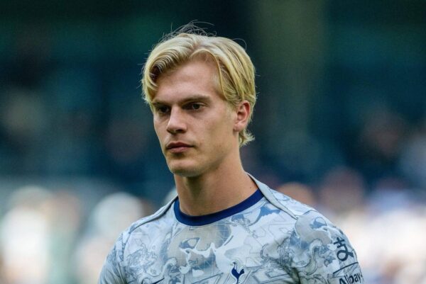 Lucas Bergvall informa ao Tottenham sua preferência em deixar o clube neste verão