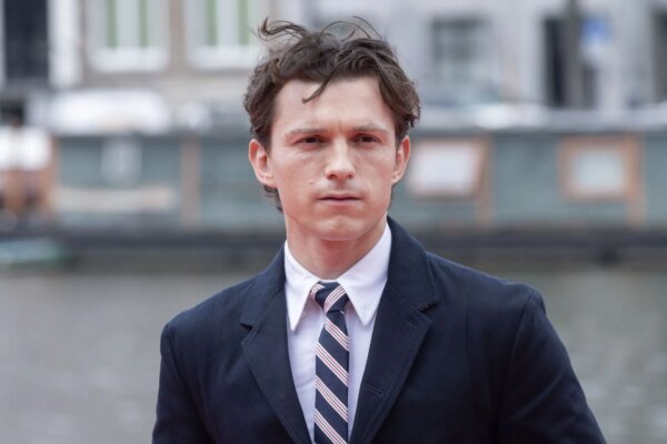 “Sinto-me protegido”: Tom Holland fala abertamente sobre a possibilidade de a IA assumir o controle de Hollywood e explica por que “a criatividade é segura”
