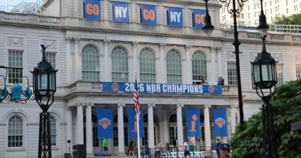Atualizações ao vivo do desfile dos Knicks: horário de início, como assistir e as novidades das comemorações do campeonato de Nova York