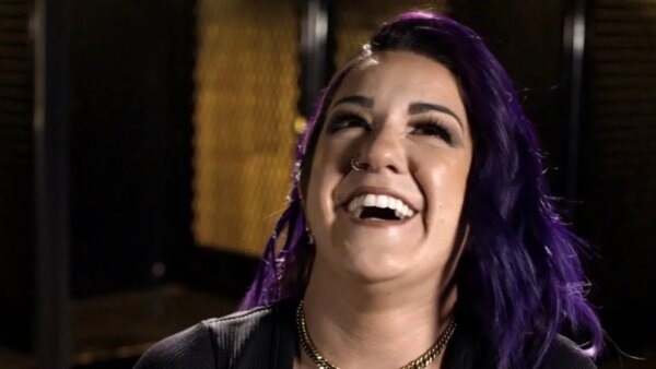 Bayley revela detalhes de sua conversa pessoal com um Superstar ausente da WWE