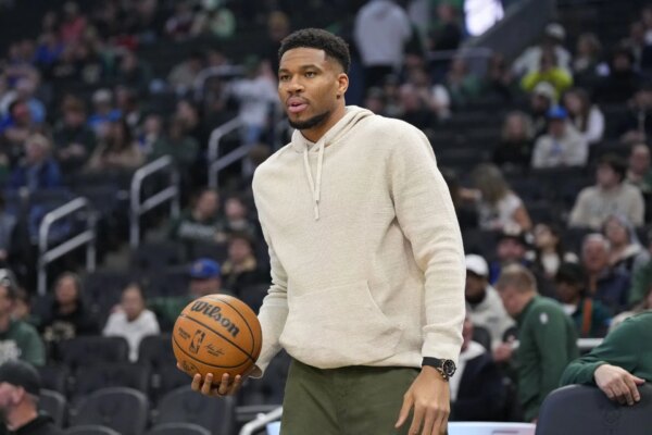 “Pat Riley não vence uma guerra comercial desde 1940”: os fãs reagem ao sucesso de bilheteria Giannis aos rumores comerciais do Celtics 1 dia antes do draft da NBA