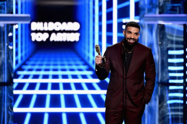 Drake está organizando “Janice Apology Parties” para pedir desculpas a qualquer mulher legalmente chamada Janice em várias cidades dos EUA