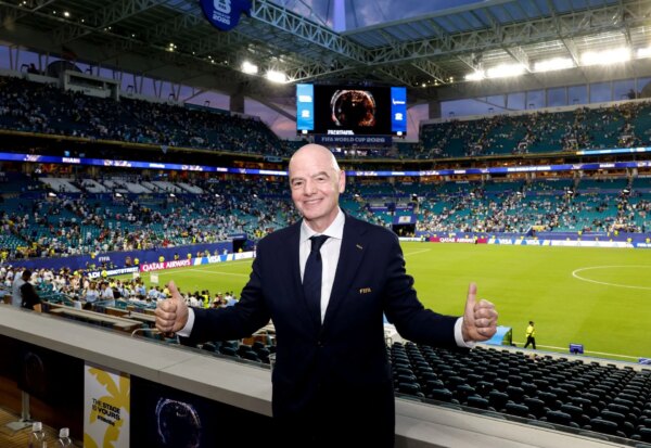 Gianni Infantino dá uma resposta forte depois que os treinadores reclamaram das pausas para hidratação que interromperam os jogos da Copa do Mundo da FIFA
