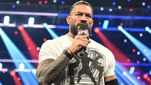 Polêmica estrela da WWE defende Roman Reigns do desrespeito