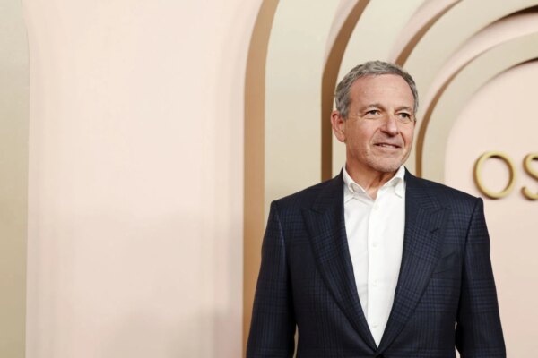 O que Jimmy Kimmel disse sobre o assassinato de Charlie Kirk antes de ser suspenso? O ex-CEO da Disney, Bob Iger, fala abertamente sobre os comentários de Kimmel