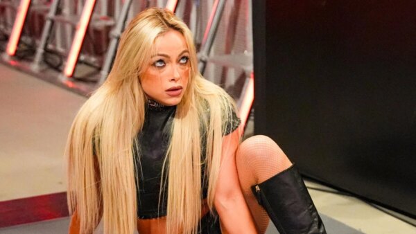 Liv Morgan responde ao ex-campeão da WWE depois que a estrela do Dia do Julgamento é amaldiçoada no RAW