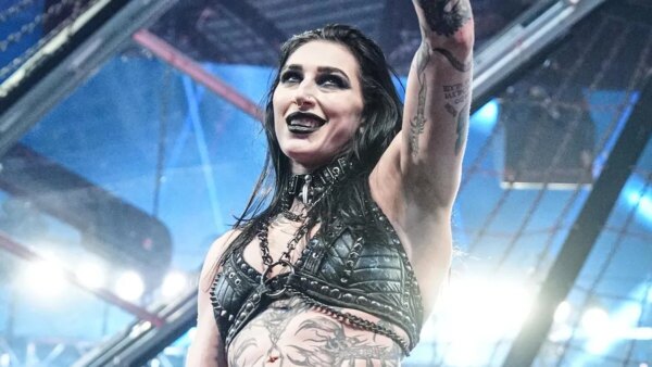 Rhea Ripley reage ao confronto de Liv Morgan e IYO SKY no WWE RAW