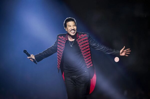 Por que Lionel Richie cancelou seu show em Saint Paul? Cantor lendário sai do palco no meio da apresentação e não retorna