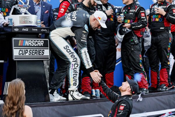 Tyler Reddick penalizado na retaguarda em Coronado; Shane van Gisbergen escapa do susto de pênalti pela NASCAR Anduril 250