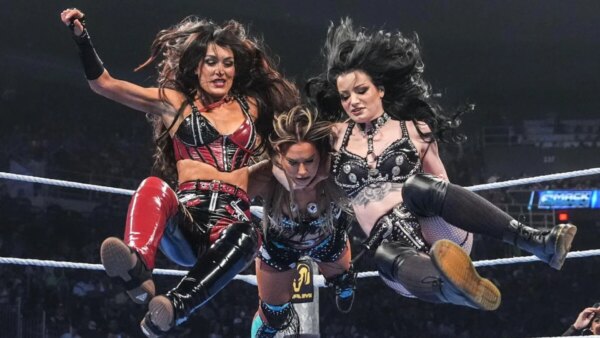 Paige e Brie Bella enviam mensagem antes do SmackDown; grande estrela da WWE reage