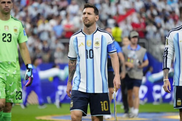 Lionel Messi bate recorde indesejado na Copa do Mundo da FIFA após perder pênalti contra a Áustria