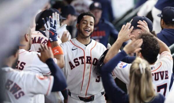 “Estes são perfeitos” – as esposas da MLB entusiasmam-se com a sessão de fotos do casal da estrela do Astros, Jeremy Pena, e do fenômeno do futebol Julia Grosso