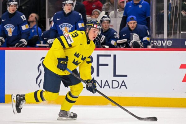 À medida que o draft da NHL se aproxima, os Flyers tentarão reforçar sua defesa?