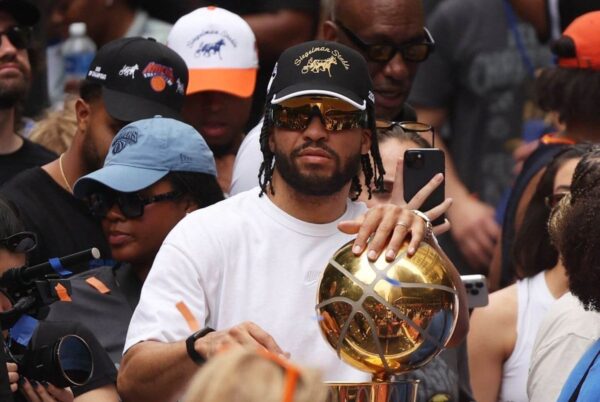 Jalen Brunson rebate críticas durante desfile dos Knicks: ‘Eles não merecem’