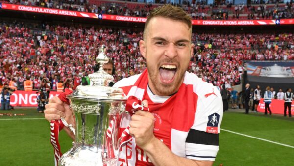 Oxford nomeia Ramsey, ex-astro do Arsenal e do País de Gales, como técnico principal