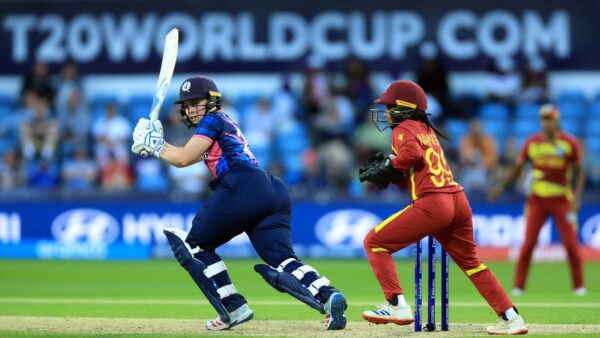 Copa do Mundo T20: Índias Ocidentais conquistam vitória de sete corridas sobre a Escócia em disputa emocionante em Headingley | Notícias de críquete