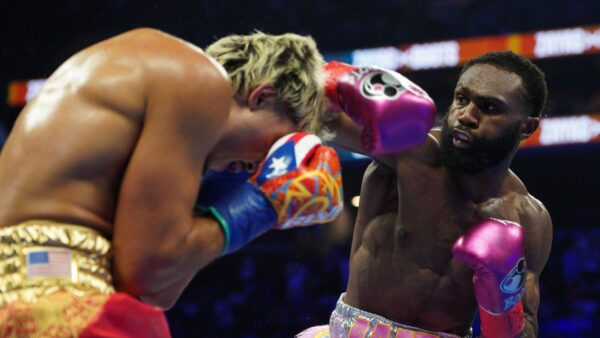 Ennis nocauteia Zayas para unificar os títulos WBA e WBO enquanto Whittaker interrompe Riviera