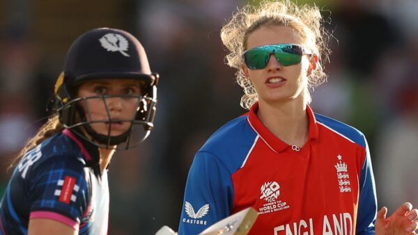 Copa do Mundo Feminina T20: Sophia Dunkley e Sophie Ecclestone ajudam a Inglaterra a vencer a Escócia em Headingley | Notícias de críquete