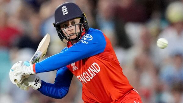 Copa do Mundo Feminina T20 da ICC: Danni Wyatt-Hodge ajuda a Inglaterra a permanecer invicta ao encerrar o reinado da Nova Zelândia | Notícias de críquete
