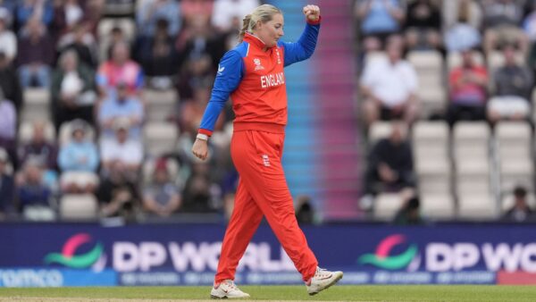 Sophie Ecclestone: O spinner da Inglaterra apóia o retorno de Charlie Dean como capitão contra a Escócia após a lesão de Nat Sciver-Brunt | Notícias de críquete