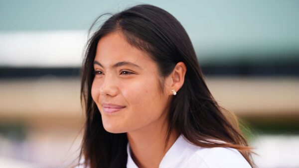 Wimbledon: Emma Raducanu revela preocupação com lesões, mas planeja jogar a primeira rodada de simples feminino na segunda-feira | Notícias sobre tênis