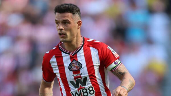 Notícias sobre transferência de Granit Xhaka: Chelsea interessado em contratar o meio-campista do Sunderland para reuni-lo com Xabi Alonso | Notícias de futebol