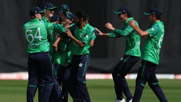 Irlanda sela vitória histórica na série contra a campeã mundial T20, Índia, após vitória emocionante em uma corrida em Belfast | Notícias de críquete