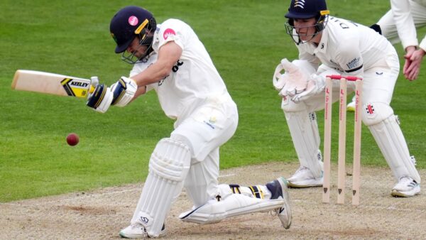 Rothesay County Championship: Kiran Carlson ajuda Glamorgan na tão esperada vitória sobre Surrey | Notícias de críquete