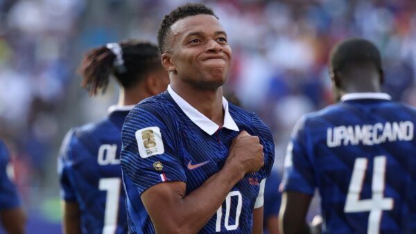 Ruthless Mbappe dá o tom enquanto a França passa pela Suécia