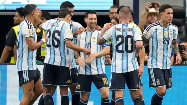 Argentina 2 x 0 Áustria