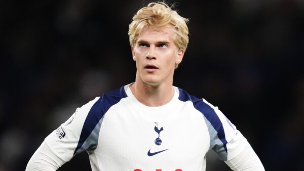Notícias de transferência de Lucas Bergvall: meio-campista do Tottenham pede para deixar o clube da Premier League em busca do futebol titular | Notícias de futebol