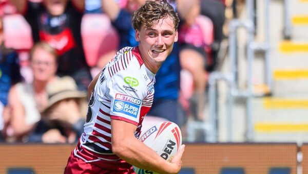 Super League: Wigan Warriors marca 13 tentativas em 72-20 York Knights derrotando enquanto catalães e Castleford também vencem | Notícias da Liga de Rugby