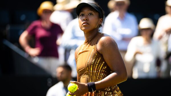 Osaka se aposenta da final de Bad Homburg com problema no pé que preocupa Wimbledon