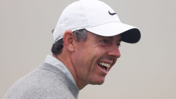 Aberto dos EUA AO VIVO! O jogo recomeça após o atraso do nevoeiro com McIlroy fora em breve