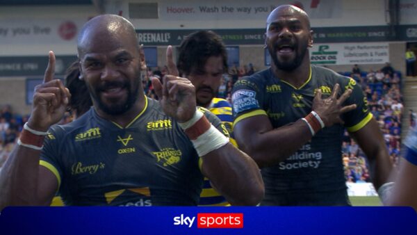 O show do Sivo! O extremo do Leeds garante um excelente hat-trick contra o Warrington!