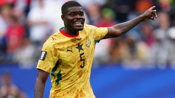 Thomas Partey e Djed Spence: O lateral do Spurs parece desprezar o aperto de mão com o ex-meio-campista do Arsenal | Notícias de futebol