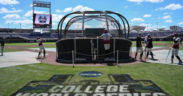 Atualizações ao vivo de UNC x Oklahoma: série do campeonato de beisebol CWS 2026, horário de início do jogo 1, últimas notícias e pontuação