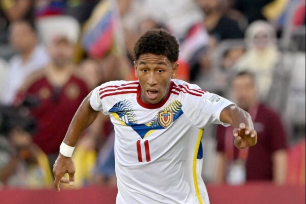 Jogador de futebol Yimvert Berroterán morre em terremotos na Venezuela