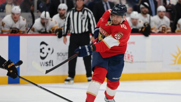 Relatórios: Ducks assinam recém-adquirido F AJ Greer para contrato de 4 anos