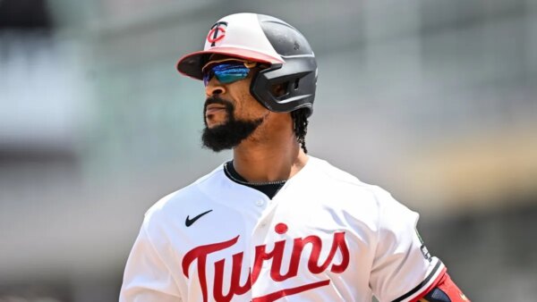 Twins CF Byron Buxton está no dia a dia devido a um impacto no quadril